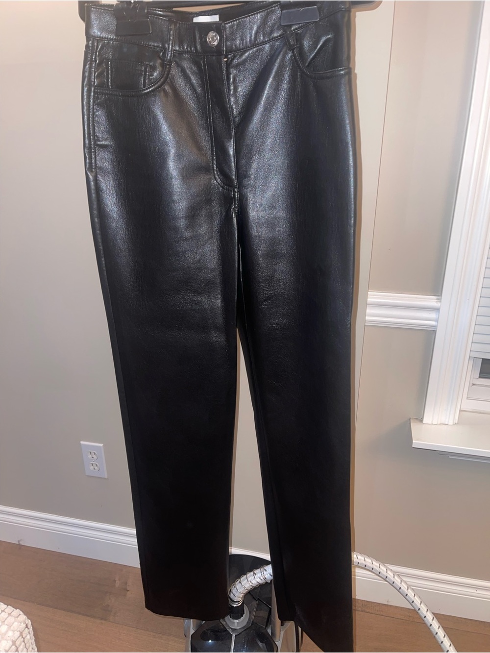 Aritzia vegan leather pant size 6.